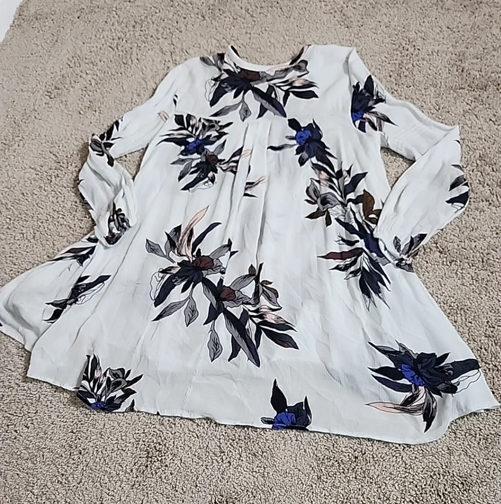 Free People Boho Floral White Tunic Top Blouse Keyhole Front Pockets Size Medium - Picture 6 of 10